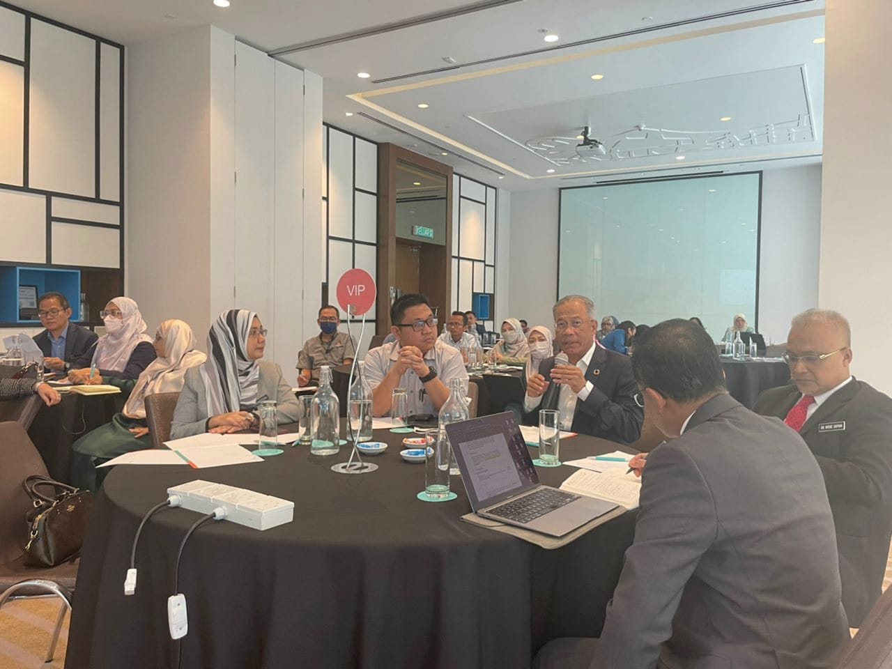 Pembentangan Kajian Mental Health Status Among Children Living in People's Housing Project (PPR) Nama Program: Pembentangan Dapatan Kajian Mental Health Status Among Children Living in People's Housing Project (PPR) in Kuala Lumpur and Selangor Durin