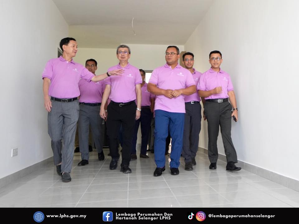 MAJLIS PENYERAHAN KUNCI RUMAH IDAMAN MELUR