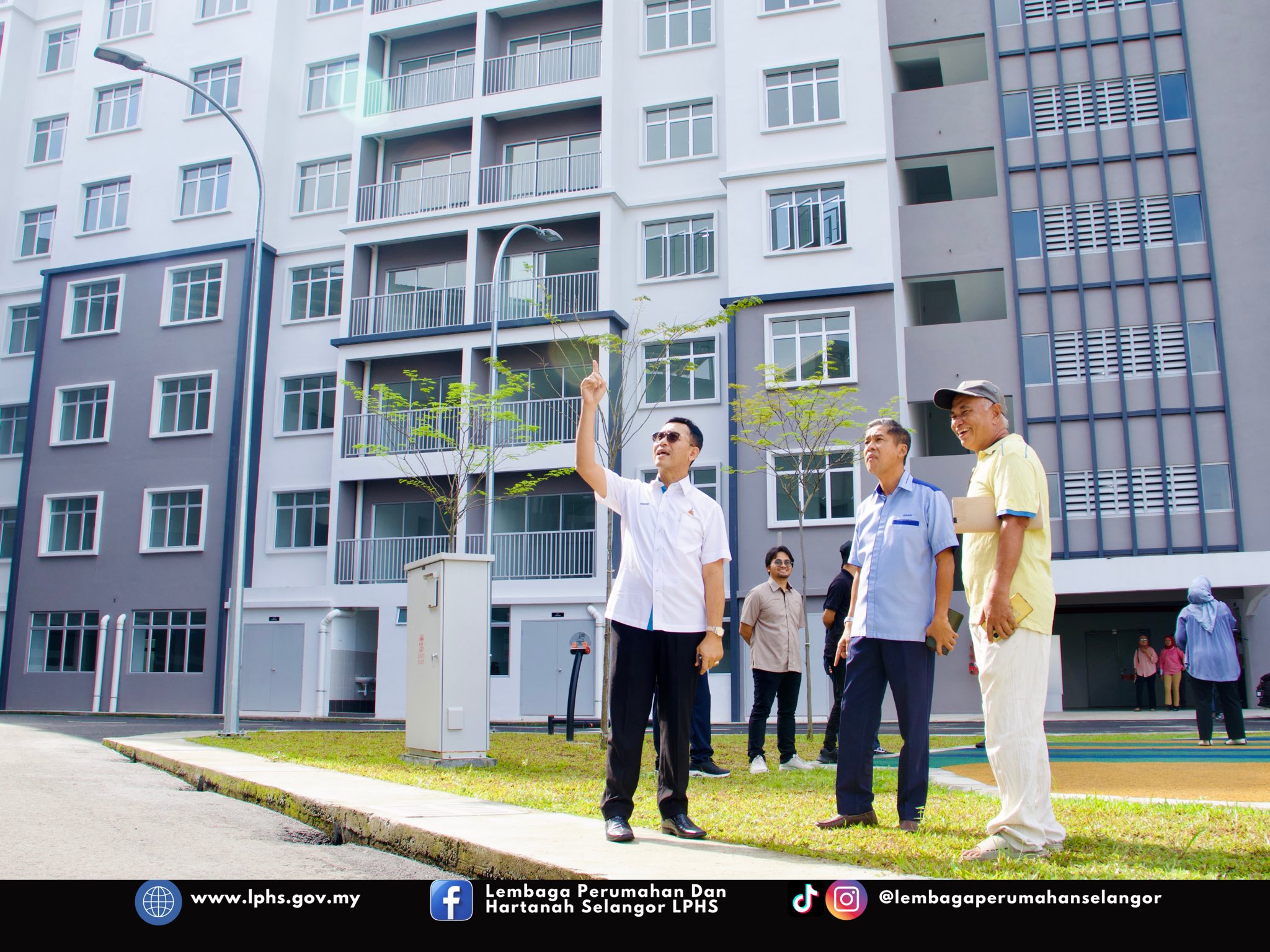 SESI PENYERAHAN KUNCI RUMAH SMART SEWA KEPADA MANGSA KEBAKARAN PAIP GAS PUTRA HEIGHTS