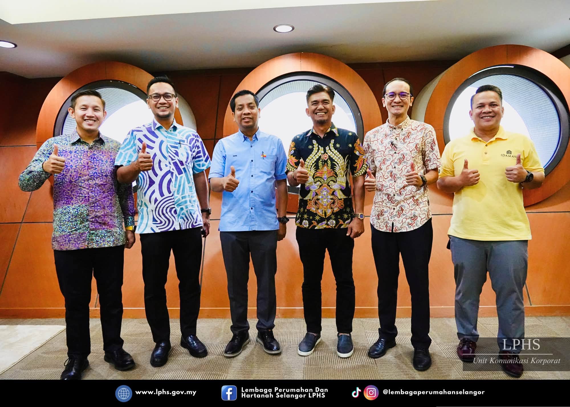 KUNJUNGAN HORMAT TEAM RUMAH IDAMAN MBI KE ATAS PEMANGKU PENGARAH EKSEKUTIF