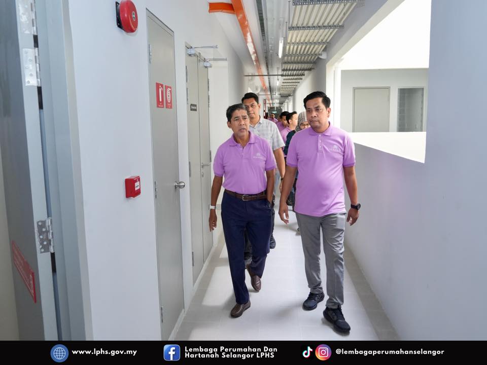 MAJLIS PENYERAHAN KUNCI RUMAH IDAMAN MELUR