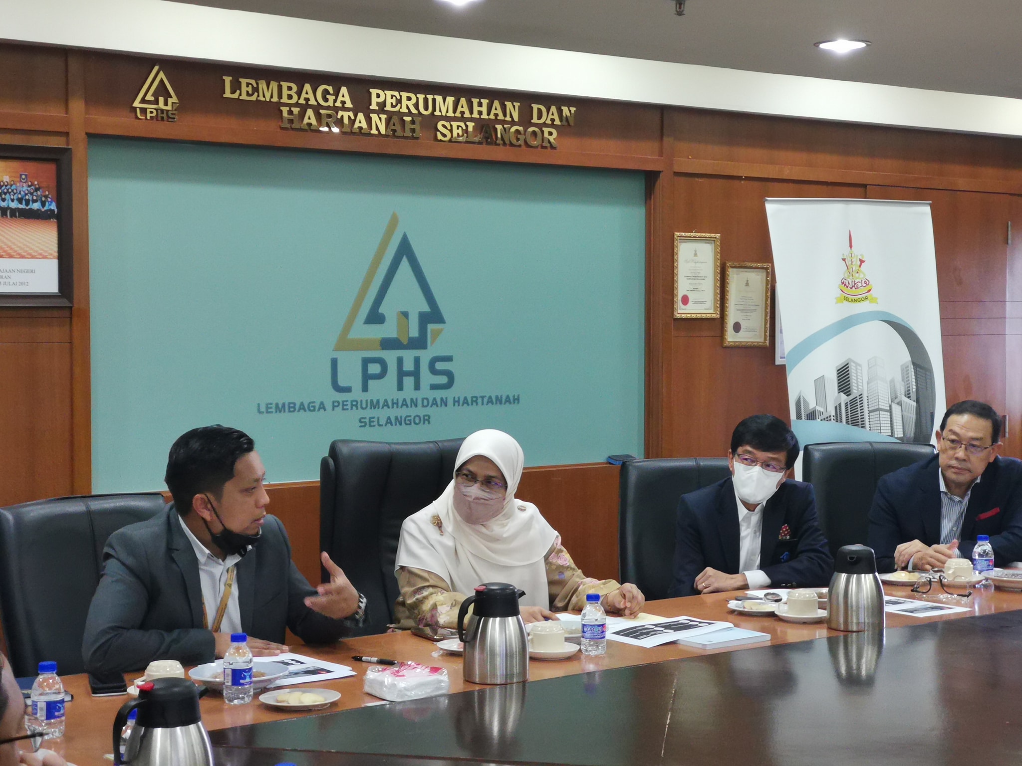 PERBINCANGAN EXCO BERSAMA REHDA SESI PERBINCANGAN EXCO PERUMAHAN, KESEJAHTERAAN BANDAR DAN PEMBANGUNAN USAHAWAN BERSAMA PERSATUAN PEMAJU HARTANAH DAN PERUMAHAN MALAYSIA CAWANGAN SELANGOR (REHDA)