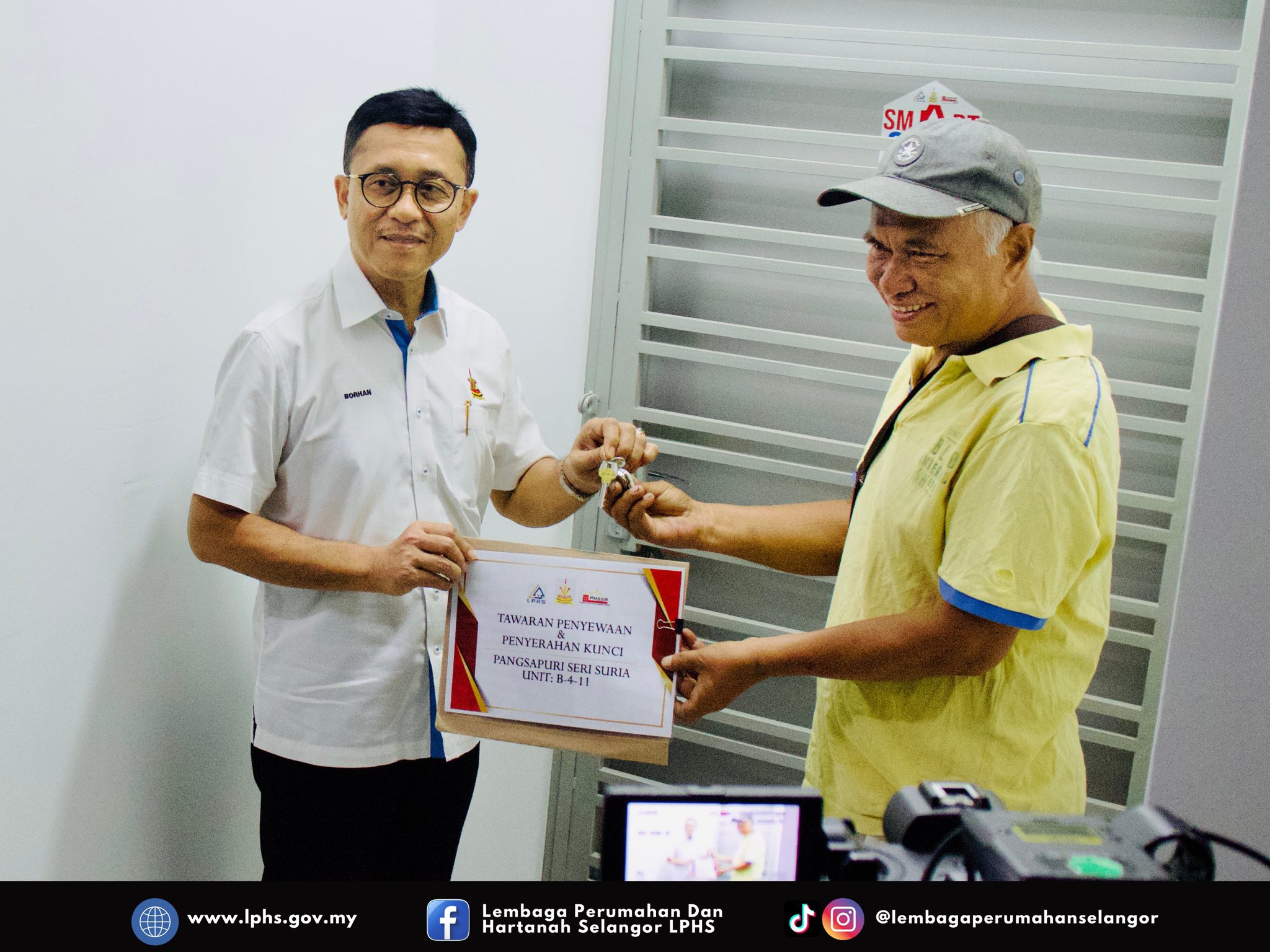 SESI PENYERAHAN KUNCI RUMAH SMART SEWA KEPADA MANGSA KEBAKARAN PAIP GAS PUTRA HEIGHTS