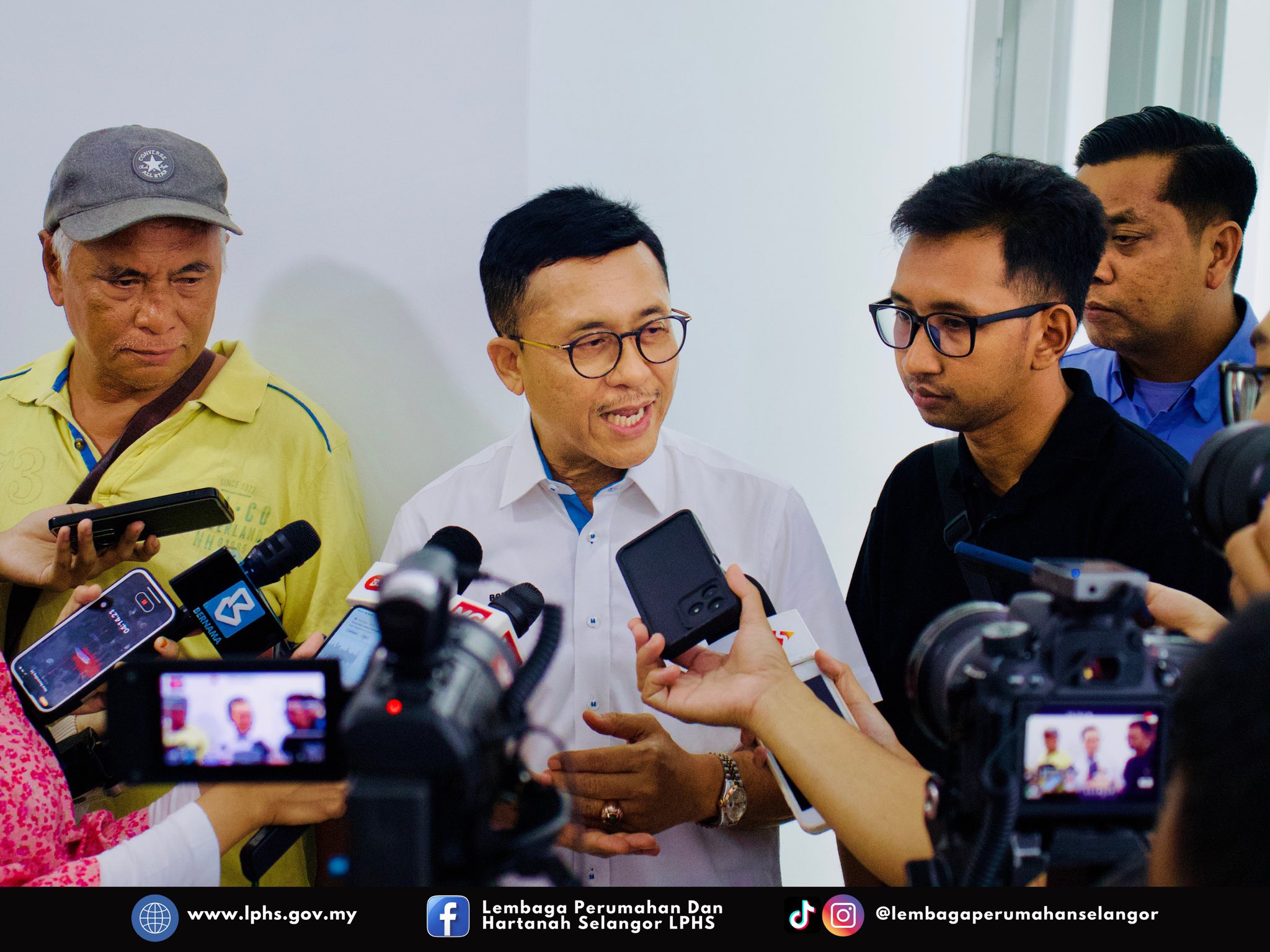 SESI PENYERAHAN KUNCI RUMAH SMART SEWA KEPADA MANGSA KEBAKARAN PAIP GAS PUTRA HEIGHTS