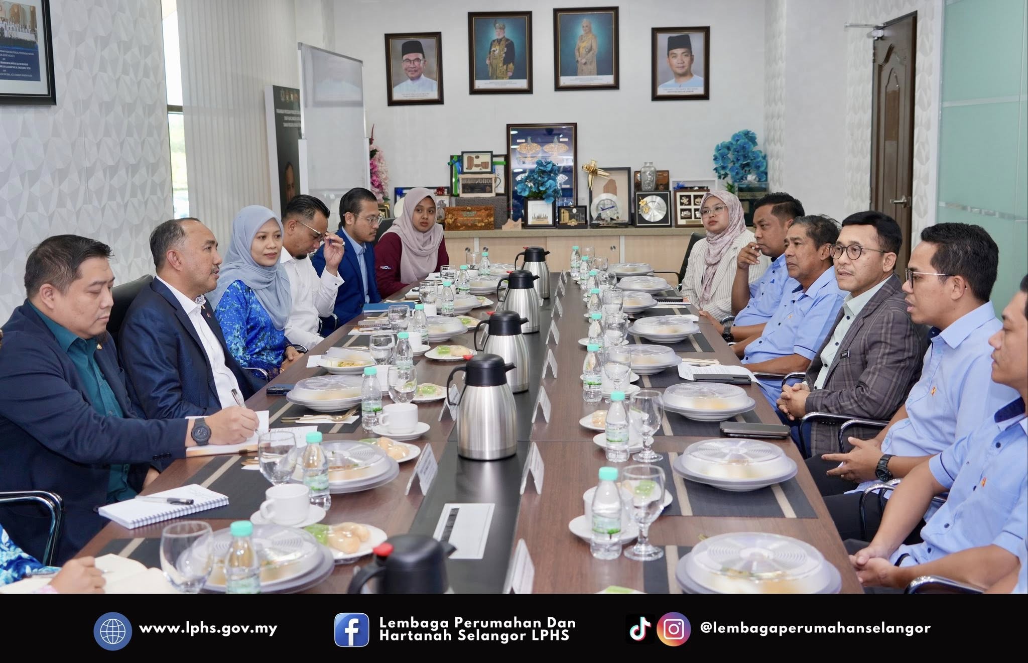 KUNJUNGAN HORMAT KE PEJABAT YB EXCO PERUMAHAN DAN KERAJAAN TEMPATAN NEGERI JOHOR