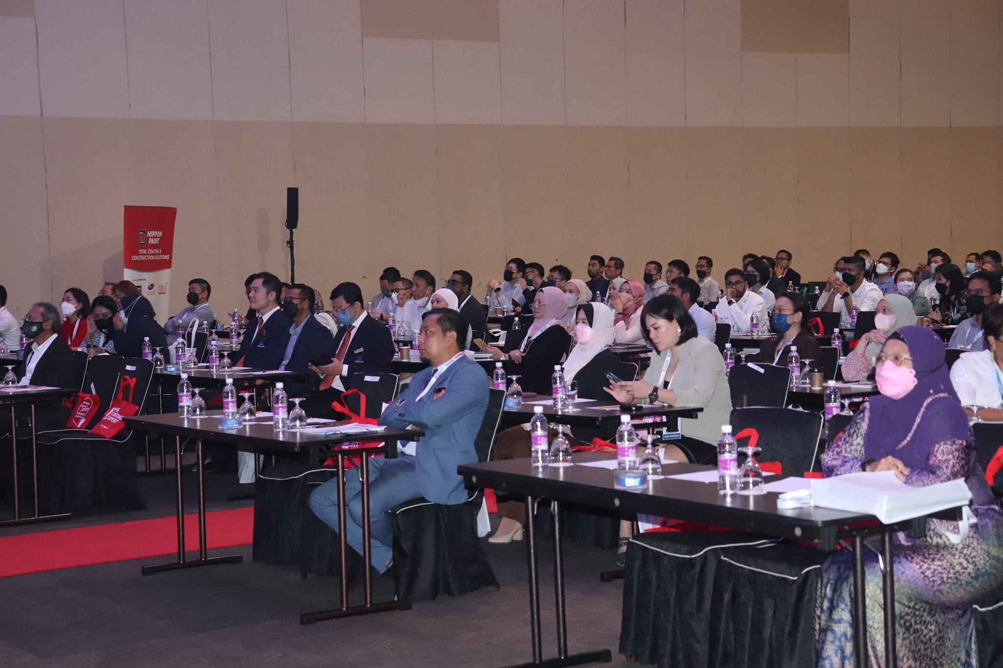 REHDA SELANGOR HOUSING CONVENTION 2022 REHDA SELANGOR HOUSING CONVENTION 2022 'Policies and Regulatory Updates Impacting the Housing Industry' Tarikh: 20 Oktober 2022 (Khamis) Tempat: Shah Alam Convention Centre (SACC) Perasmian Oleh: YAB Dato' Seri
