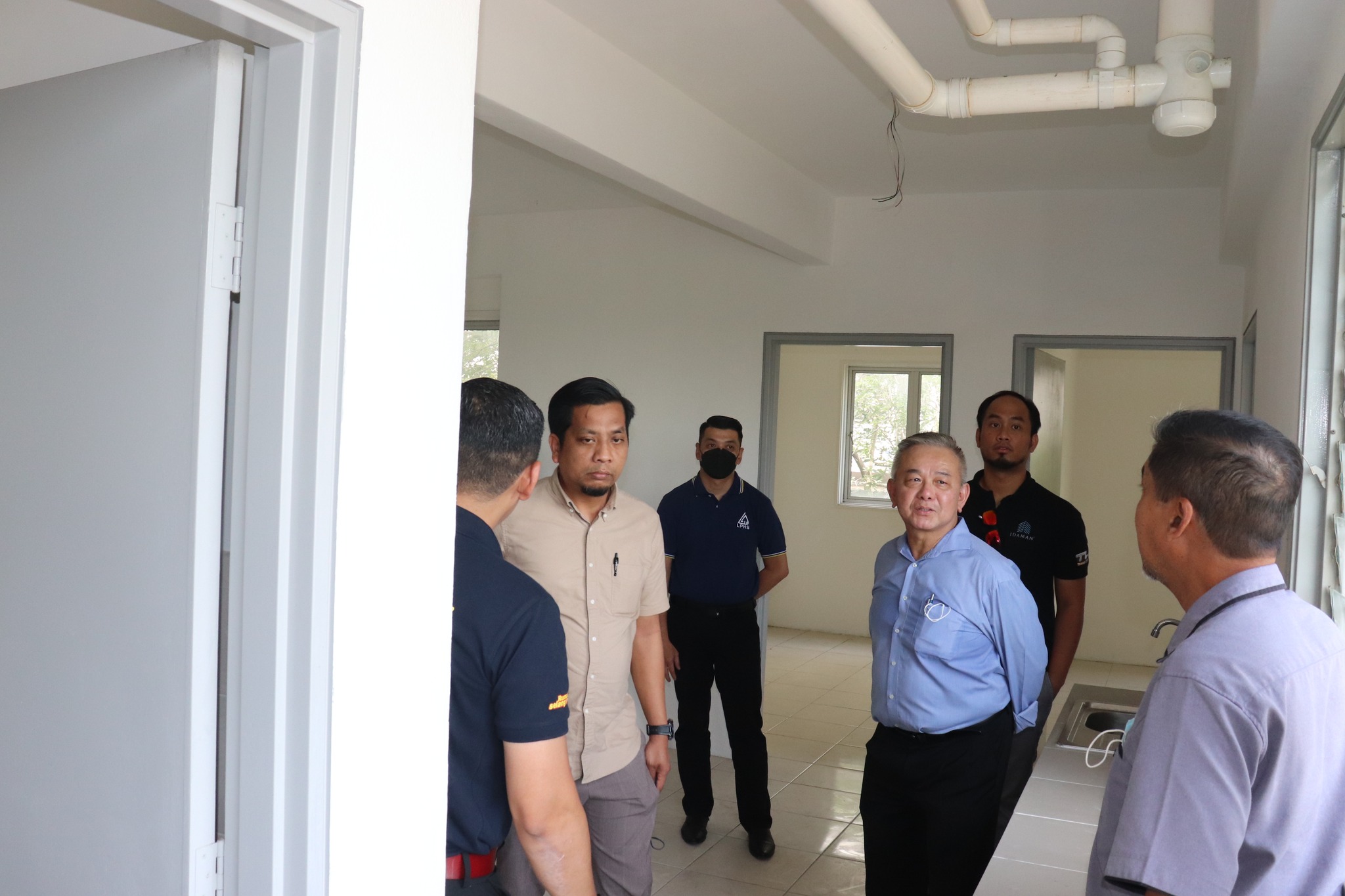 LAWATAN TAPAK BERSAMA PENGARAH EKSEKUTIF LPHS BAGI PROJEK RUMAH KOS RENDAH PANGSAPURI PELANGI INDAH LAWATAN TAPAK BERSAMA PENGARAH EKSEKUTIF LPHS BAGI PROJEK RUMAH KOS RENDAH PANGSAPURI PELANGI INDAH OLEH TETUAN ENG ANN REALTY COMPANY SDN. BHD. TARIK