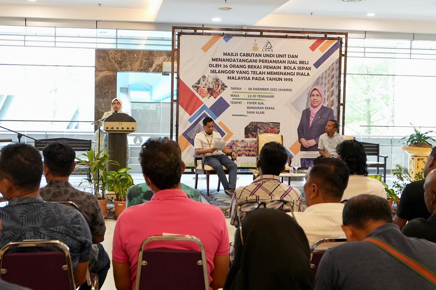 Majlis cabutan undi unit Rumah IDAMAN oleh bekas pemain Bola Sepak Selangor. Majlis cabutan undi unit dan menandatangani penjanjian jual beli Rumah IDAMAN ABADI oleh 26 bekas pemain Persatuan Bola Sepak Selangor. Dengan termeterainya perjanjian ini m