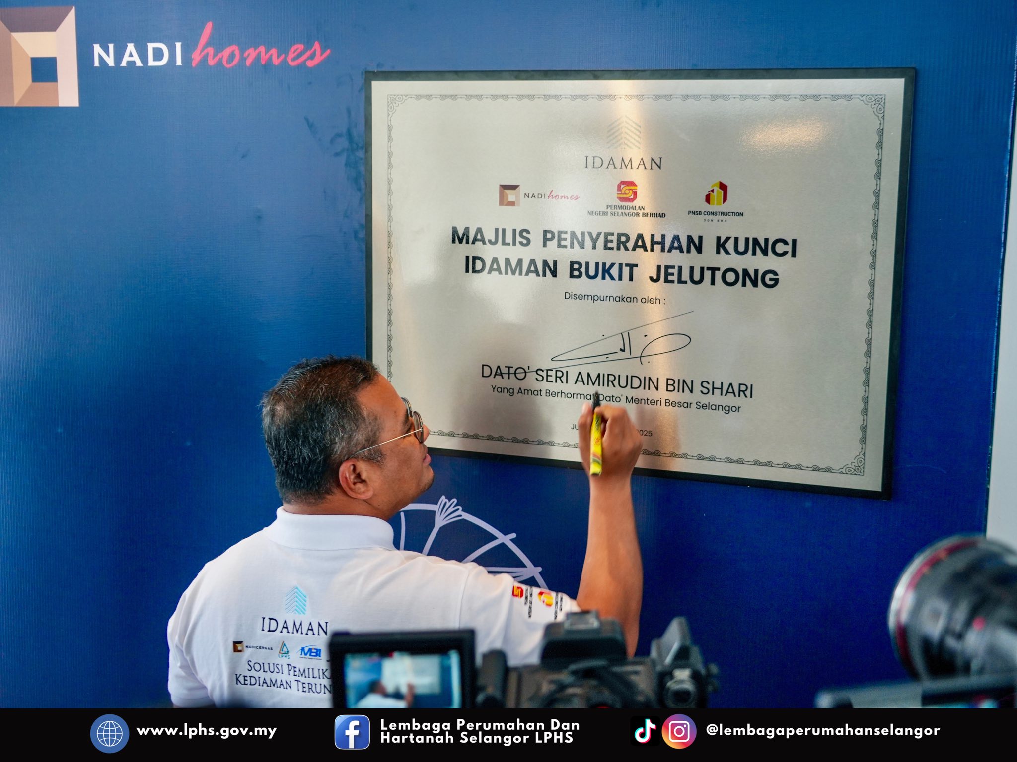 MAJLIS PENYERAHAN KUNCI RUMAH IDAMAN BUKIT JELUTONG