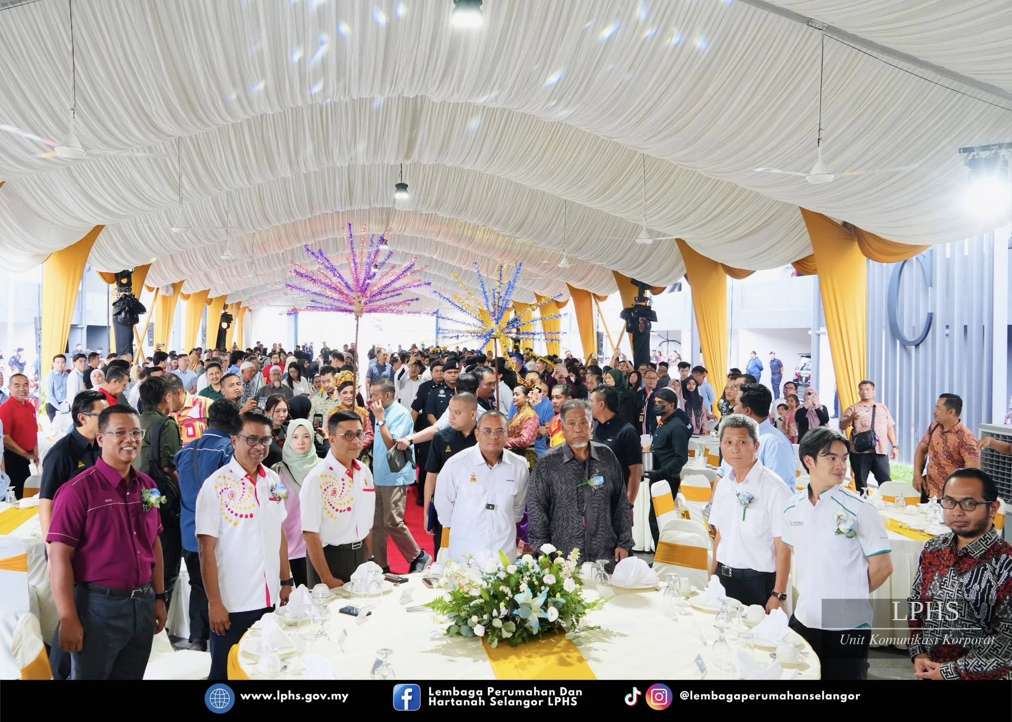 MAJLIS MENANDATANGANI MEMORANDUM PERSEFAHAMAN & SIMBOLIK PENYERAHAN KUNCI PROJEK SELANGORKU OLEANDER MAJLIS MENANDATANGANI MEMORANDUM PERSEFAHAMAN & SIMBOLIK PENYERAHAN KUNCI PROJEK SELANGORKU OLEANDER