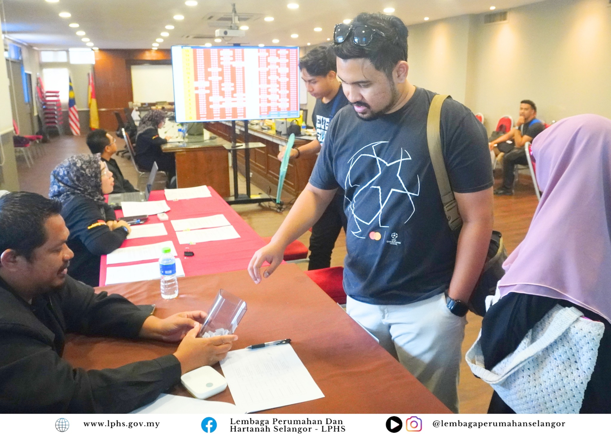 PROGRAM PENYERAHAN SURAT TAWARAN & MENANDATANGANI PERJANJIAN JUAL BELI