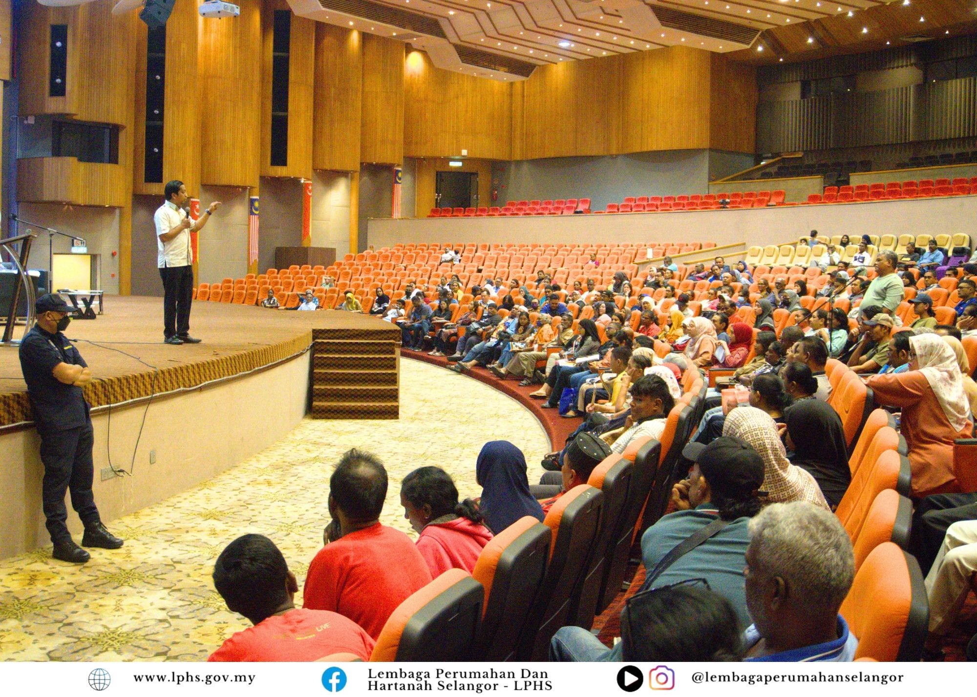 MAJLIS PENYERAHAN SURAT TAWARAN & MENANDATANGANI PERJANJIAN JUAL BELI