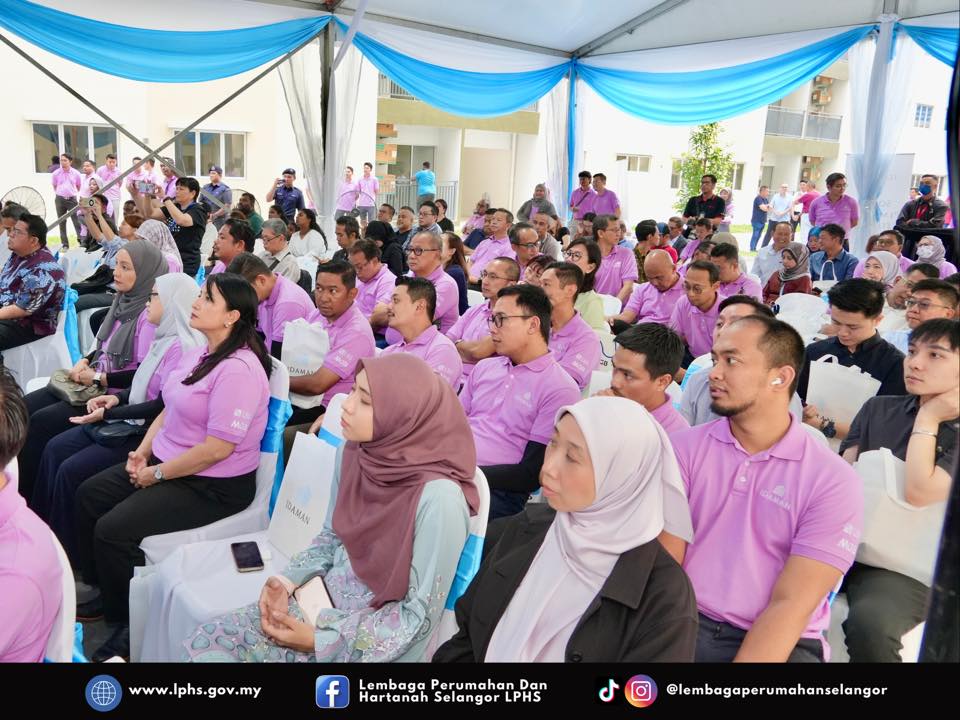 MAJLIS PENYERAHAN KUNCI RUMAH IDAMAN MELUR