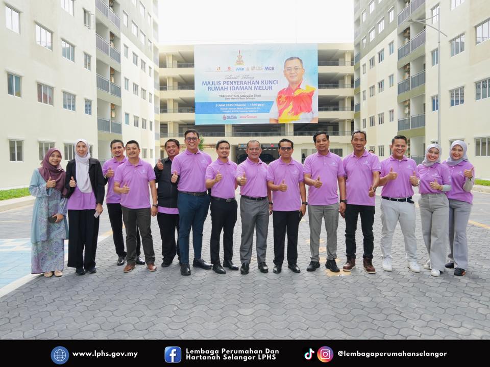 MAJLIS PENYERAHAN KUNCI RUMAH IDAMAN MELUR