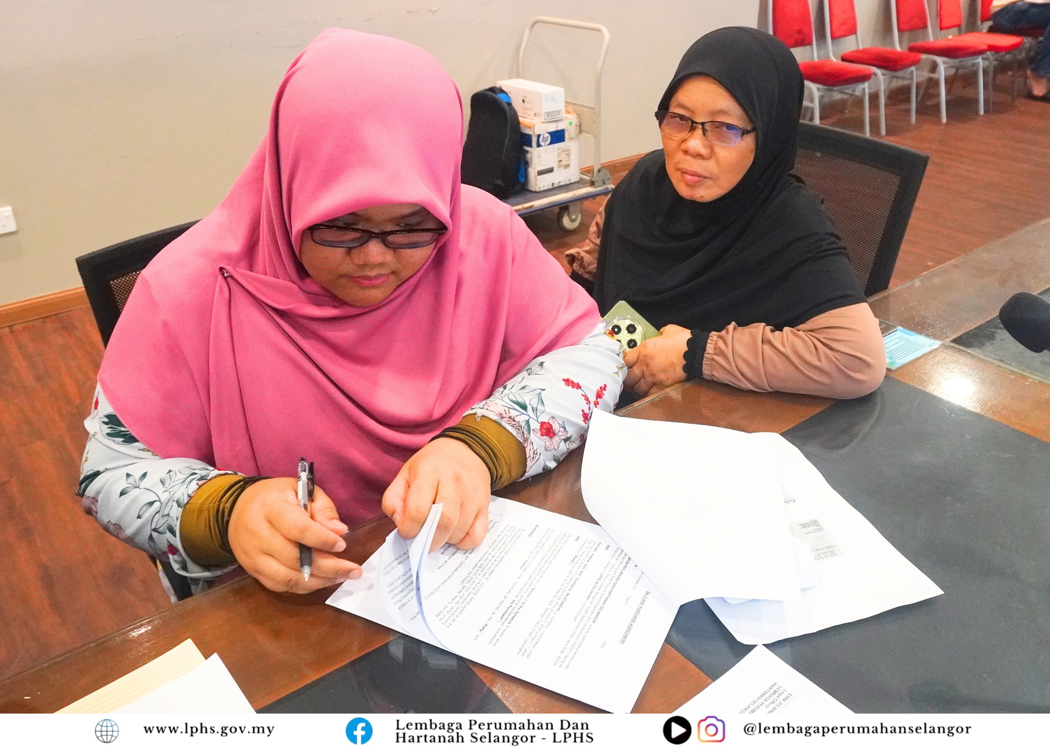 PROGRAM PENYERAHAN SURAT TAWARAN & MENANDATANGANI PERJANJIAN JUAL BELI