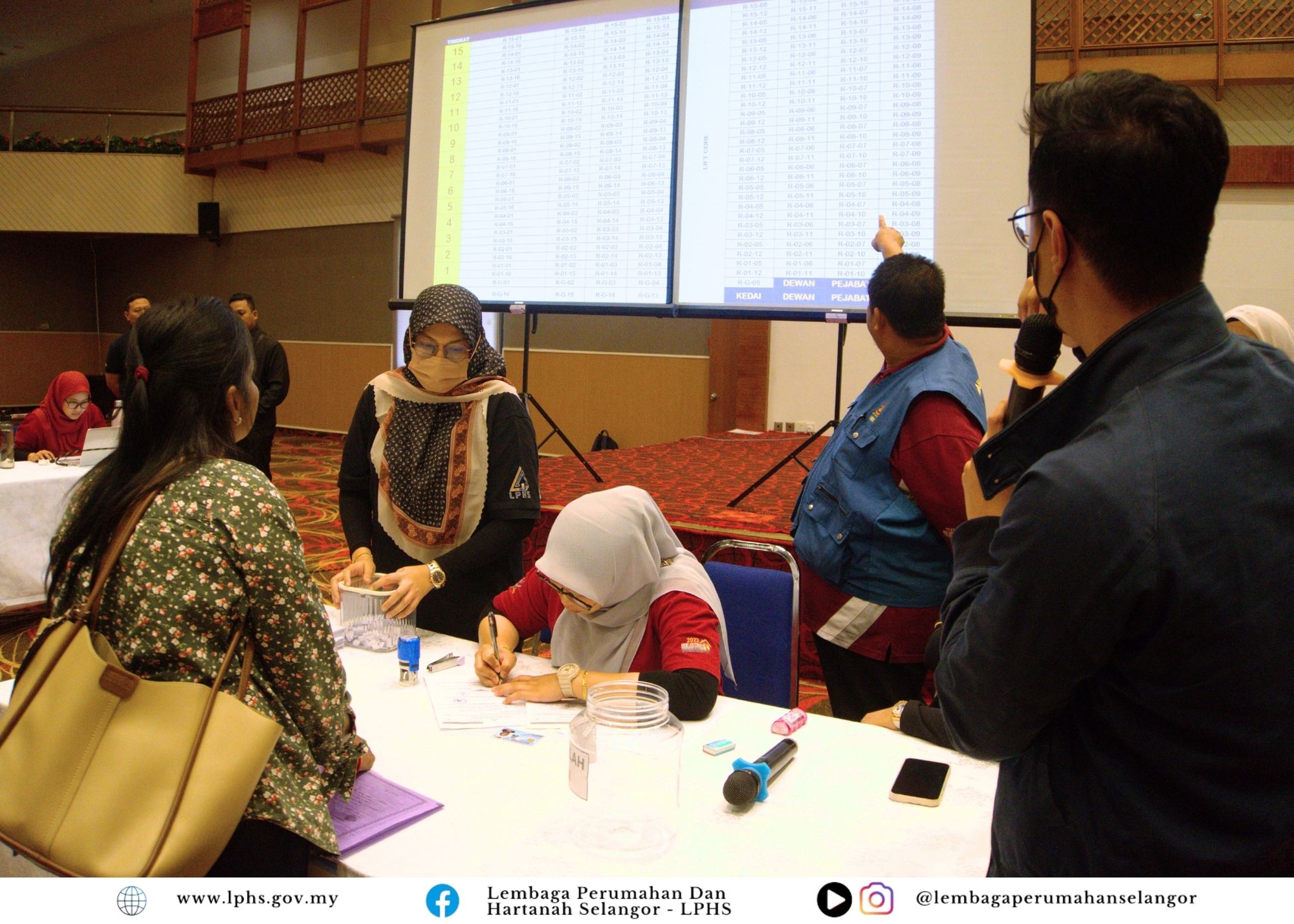 MAJLIS PENYERAHAN SURAT TAWARAN & MENANDATANGANI PERJANJIAN JUAL BELI
