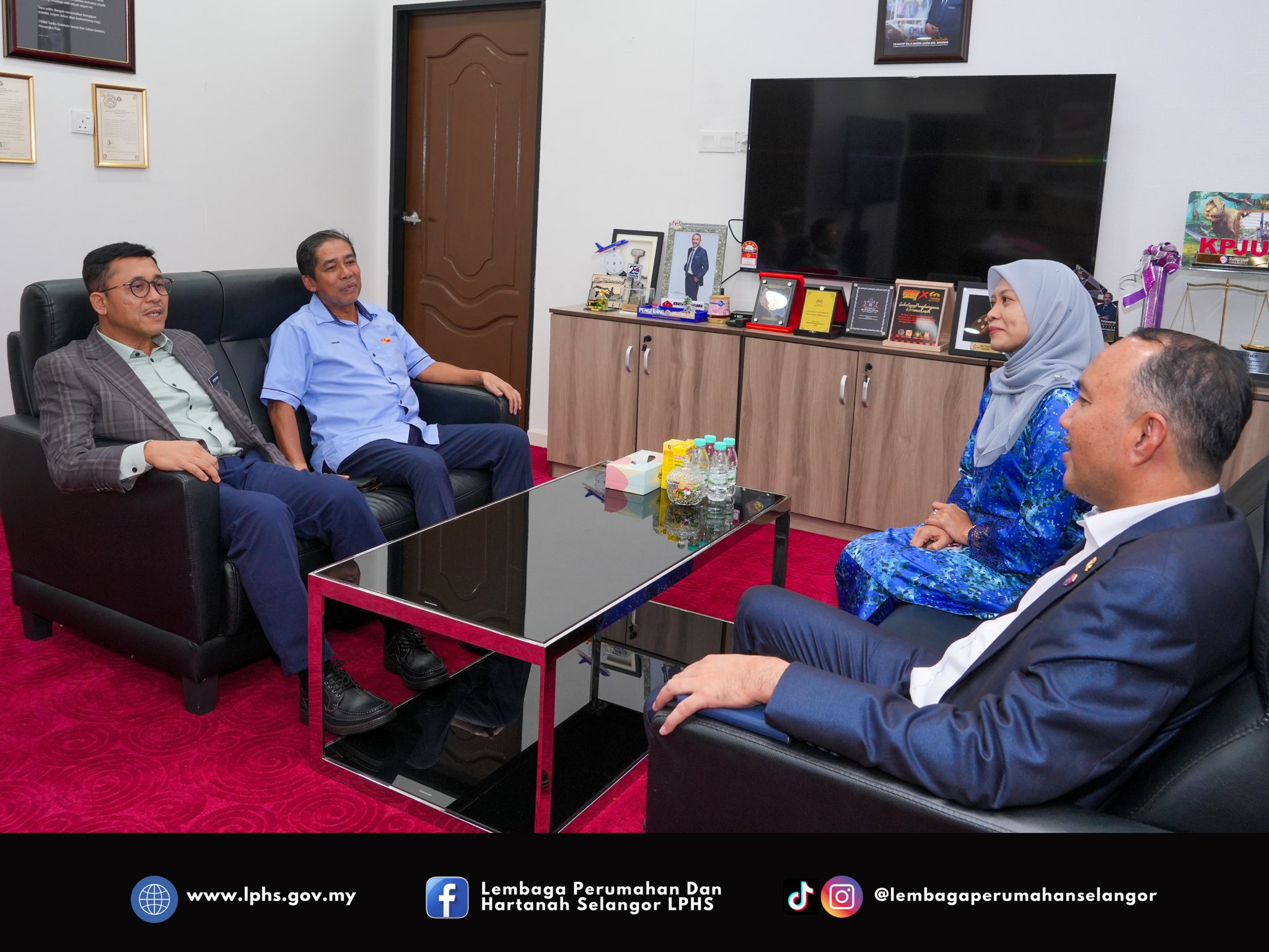KUNJUNGAN HORMAT KE PEJABAT YB EXCO PERUMAHAN DAN KERAJAAN TEMPATAN NEGERI JOHOR