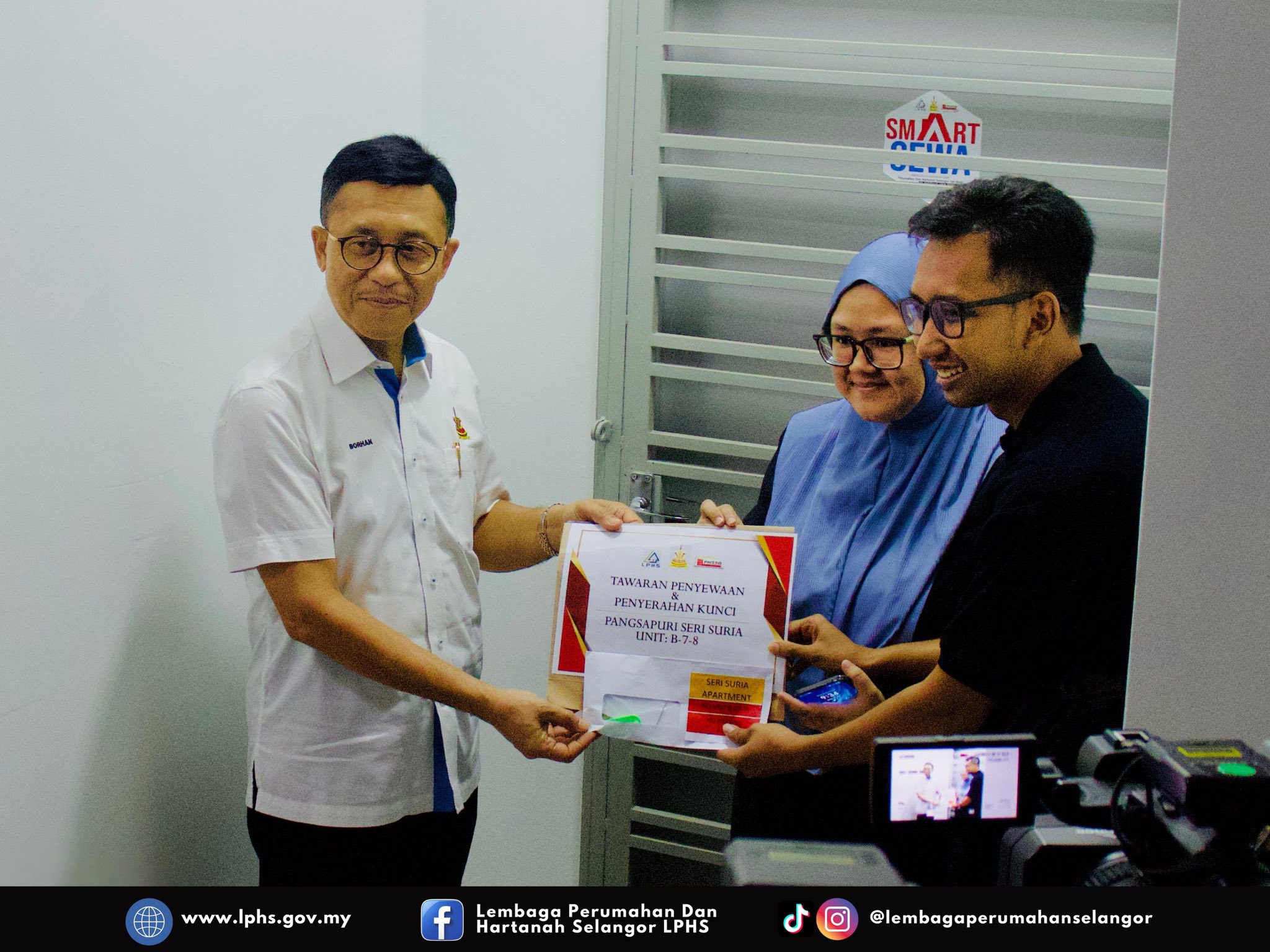 SESI PENYERAHAN KUNCI RUMAH SMART SEWA KEPADA MANGSA KEBAKARAN PAIP GAS PUTRA HEIGHTS