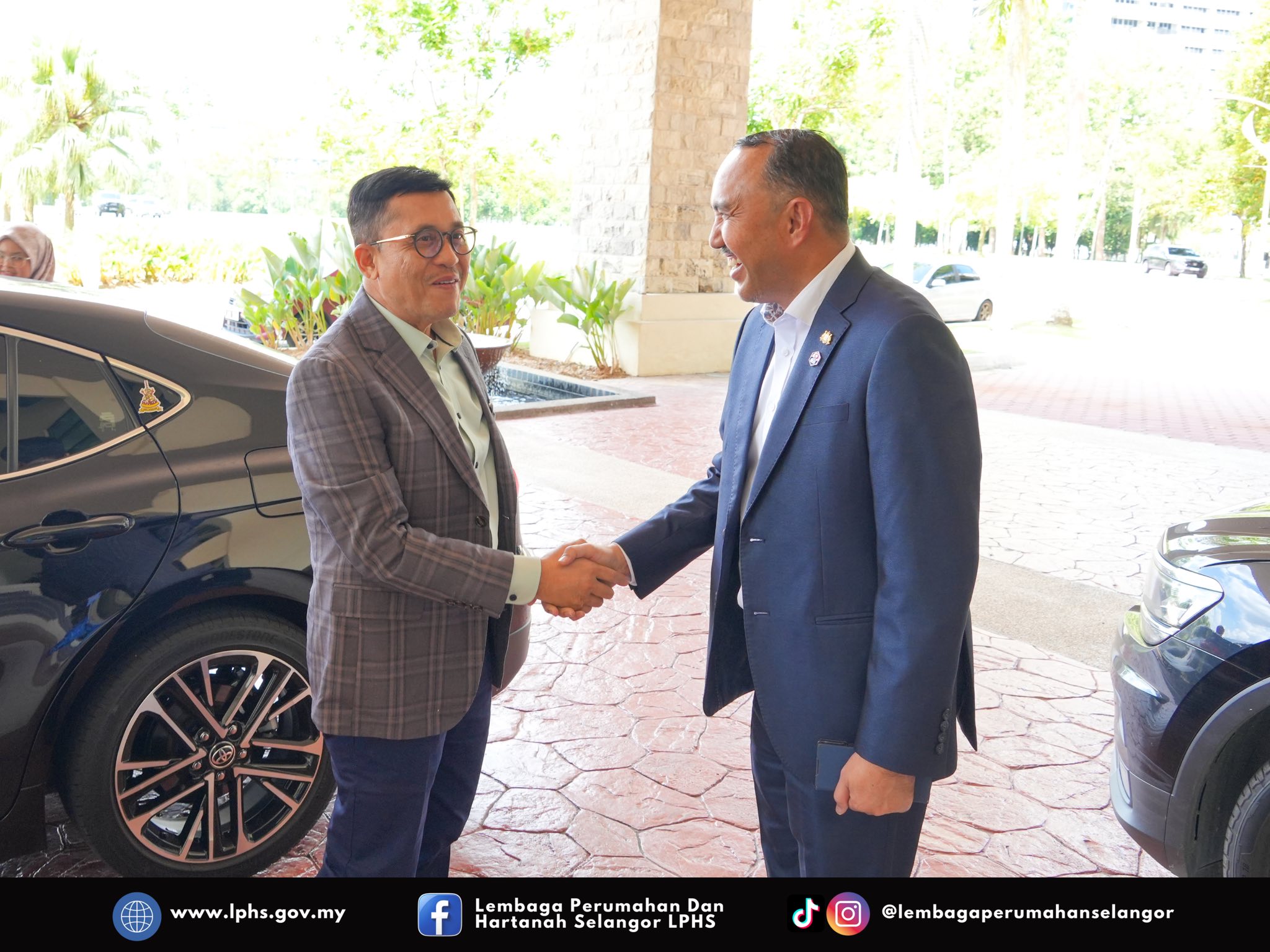 KUNJUNGAN HORMAT KE PEJABAT YB EXCO PERUMAHAN DAN KERAJAAN TEMPATAN NEGERI JOHOR
