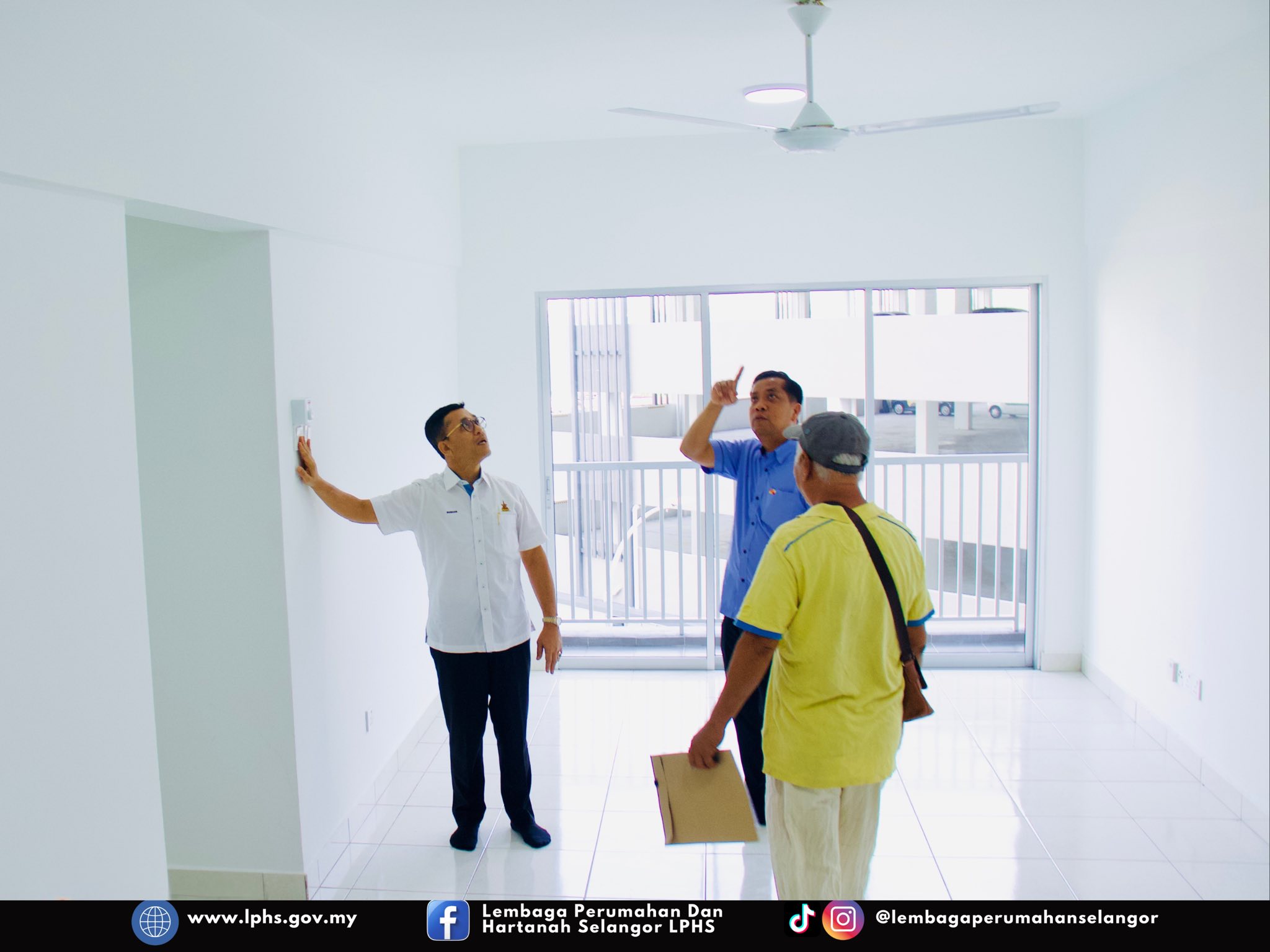 SESI PENYERAHAN KUNCI RUMAH SMART SEWA KEPADA MANGSA KEBAKARAN PAIP GAS PUTRA HEIGHTS