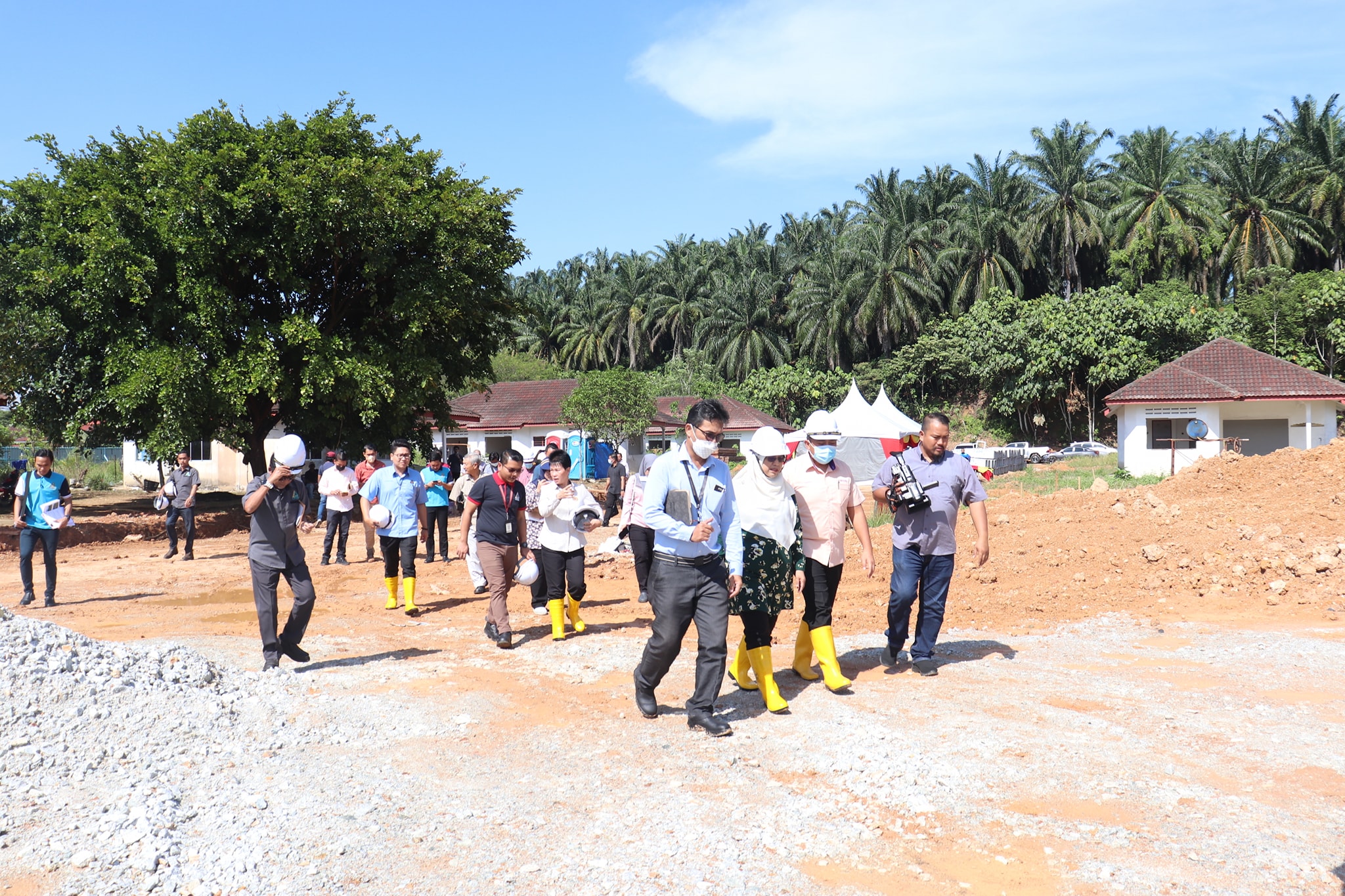 LAWATAN TAPAK PROJEK TERBENGKALAI PEMBESARAN KAMPUNG KOSKAN LAWATAN TAPAK PROJEK TERBENGKALAI PEMBESARAN KAMPUNG KOSKAN, BANDAR SERENDAH, DAERAH HULU SELANGOR BERSAMA YB EXCO PERUMAHAN, KESEJAHTERAAN BANDAR DAN PEMBANGUNAN USAHAWAN NEGERI SELANGOR TA