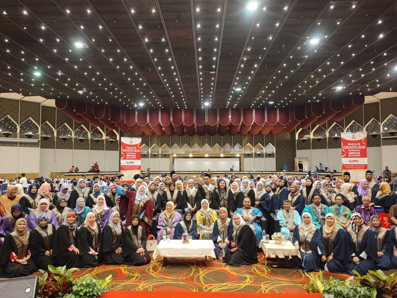 MAJLIS GRADUASI GENERASI IMPAK SELANGOR (GeMS) MAJLIS GRADUASI GENERASI IMPAK SELANGOR (GeMS) TARIKH: 27 NOVEMBER 2022 (AHAD) TEMPAT: DEWAN BANKUET, DEWAN JUBLI PERAK SHAH ALAM, SELANGOR