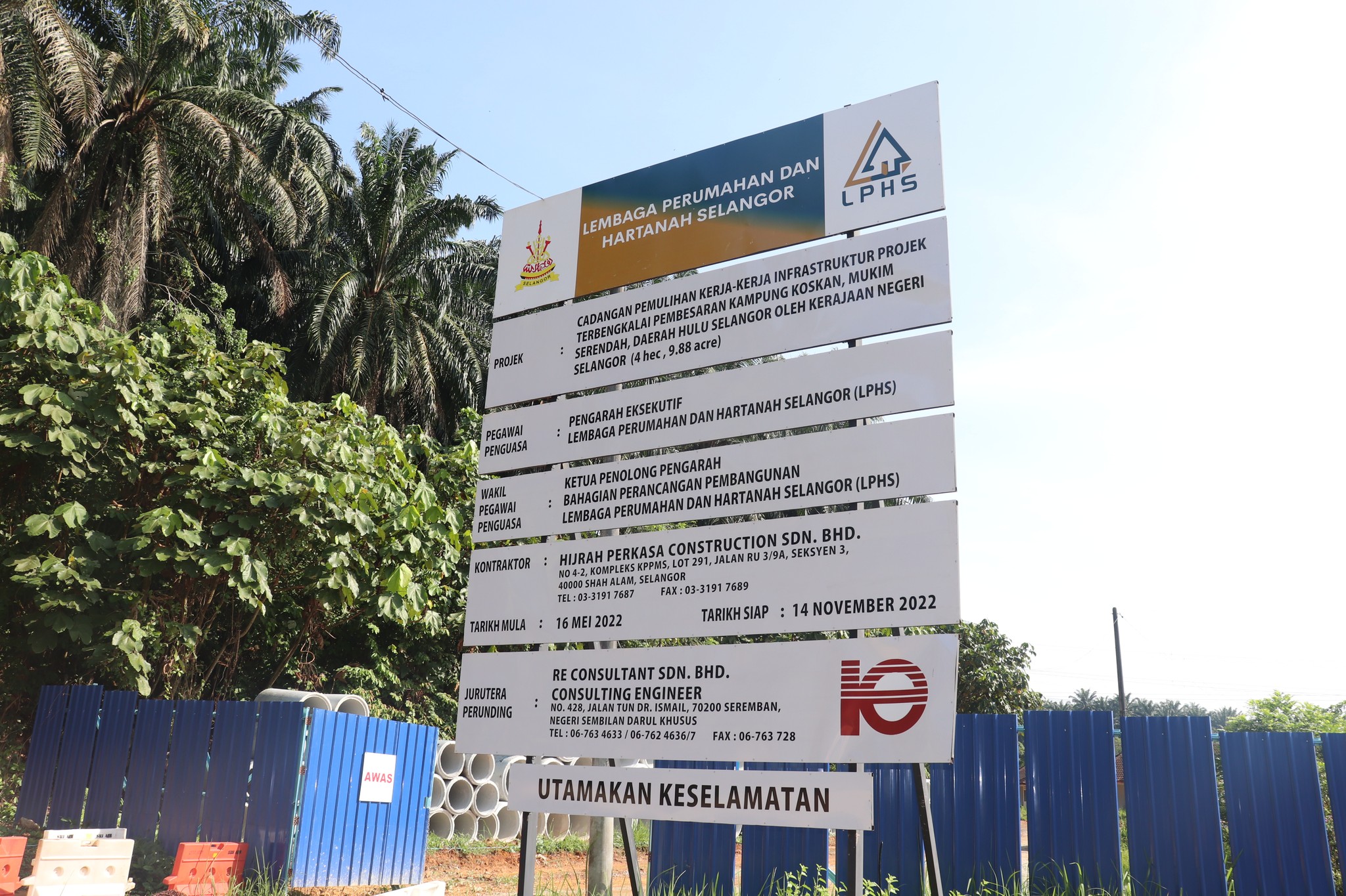 LAWATAN TAPAK BERSAMA PENGARAH EKSEKUTIF LPHS BAGI KERJA-KERJA PEMBINAAN KEMUDAHAN INFRASTRUKTUR LAWATAN TAPAK BERSAMA PENGARAH EKSEKUTIF LPHS BAGI KERJA-KERJA PEMBINAAN KEMUDAHAN INFRASTRUKTUR LUAR DI TAPAK PROJEK PEMBESARAN KAMPUNG KOSKAN, MUKIM SE